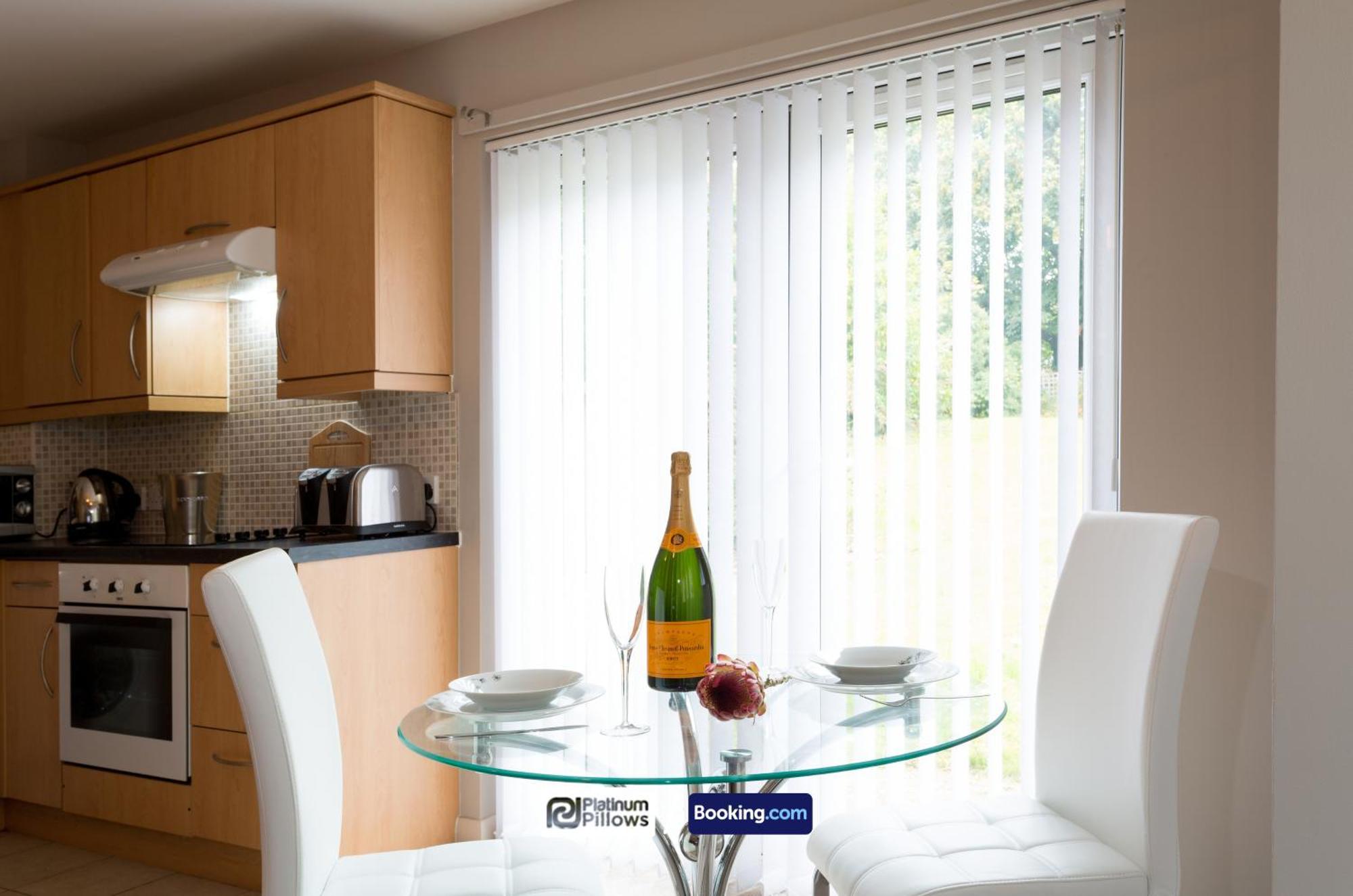 Modern Oxford 2 Bedroom Apartments, Weekly & Monthly Stays, Families & Contractor Accommodation Bagian luar foto